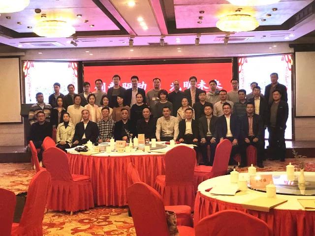 不止一個！江蘇亮彩榮獲常州市半導(dǎo)體照明產(chǎn)業(yè)技術(shù)創(chuàng)新聯(lián)盟2017年度“技術(shù)創(chuàng)新獎”、“杰出貢獻獎”