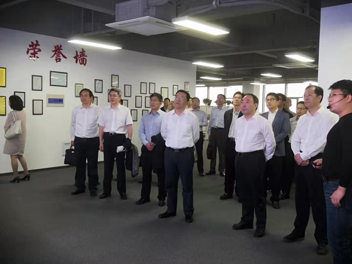 常州市市長(zhǎng)、市委副書(shū)記都來(lái)了，他們?cè)诳词裁矗? title=